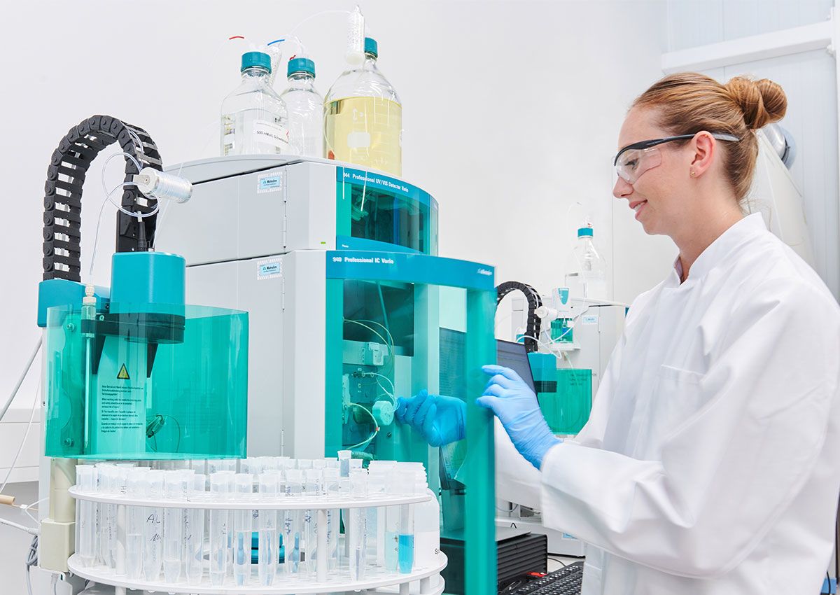 Chemical laboratory for high-performance liquid chromatography
