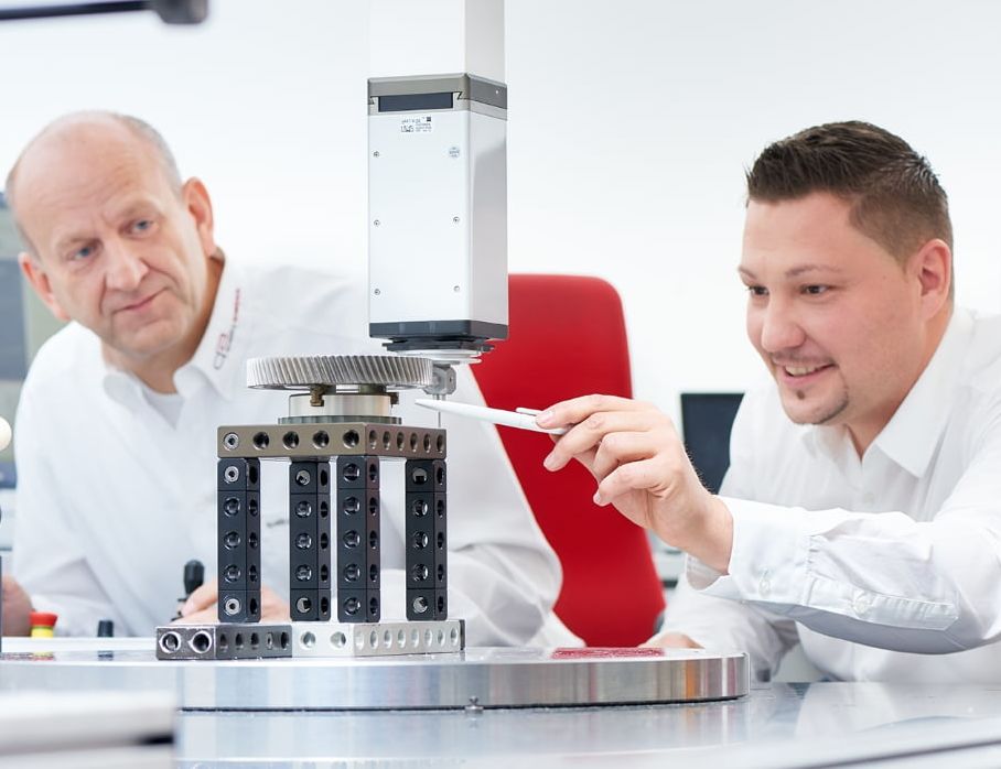 Industrial metrology for fast and precise testing of prototypes, initial samples and series components