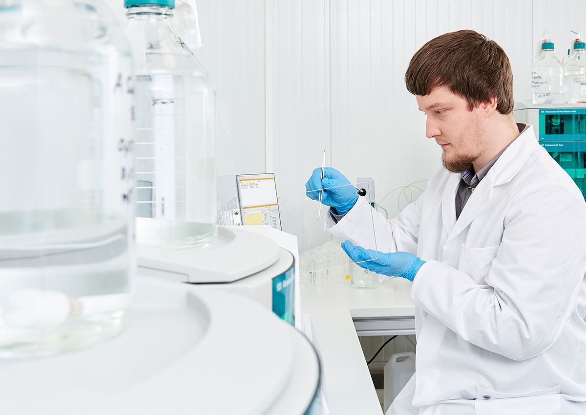 Analyse der Probe im Ionenchromatograph